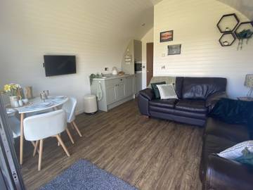 Chalet for 3 People in Wrexham region, North-Wales, Photo 2