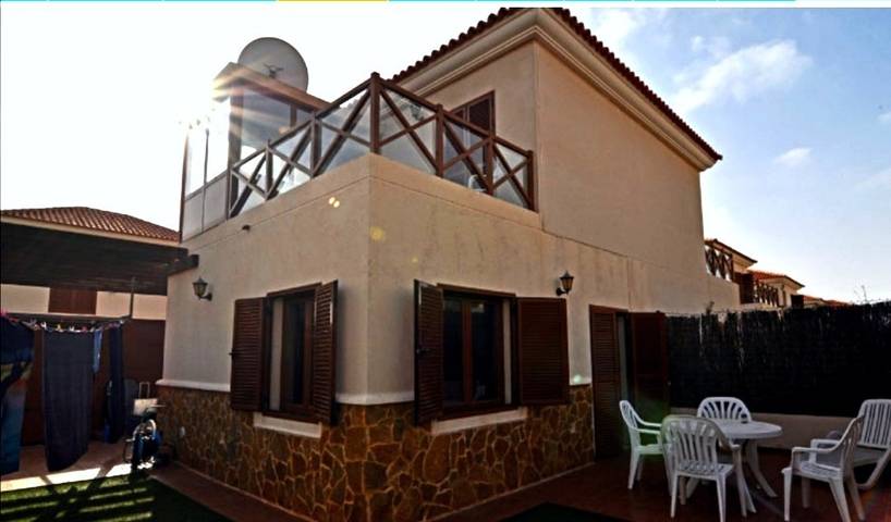 Apartamento para 6 personas, con vistas además de piscina y jardín, Se admiten mascotas en Tamaragua