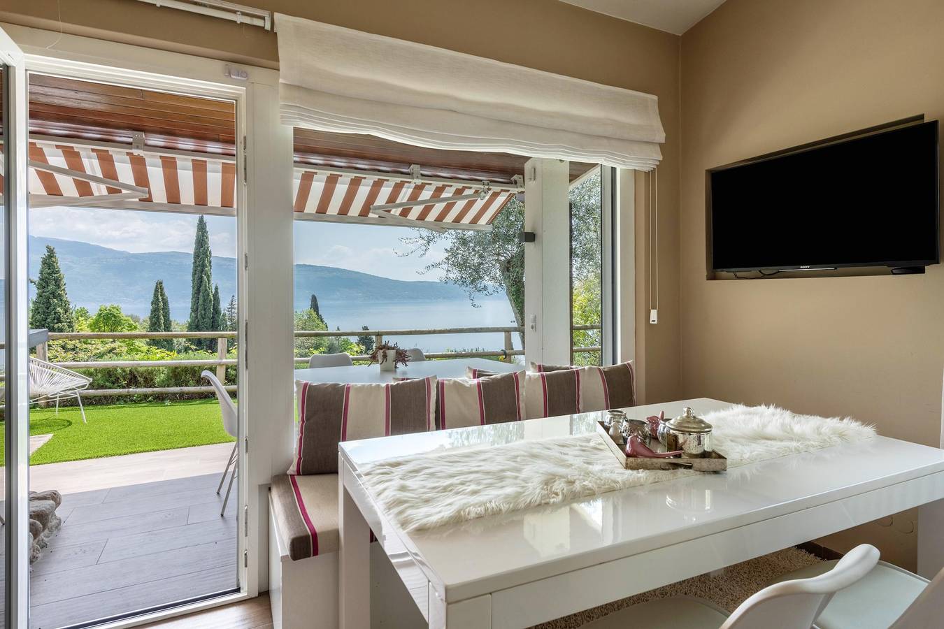 Ganze Wohnung, Ferienwohnung "Casa 50" mit Garten & Gemeinschaftspool in Gargnano, Gardasee-Berge