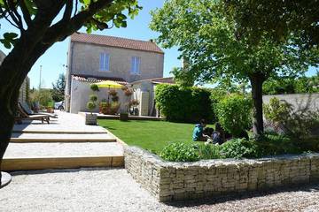 Gîte pour 6 personnes, avec terrasse et jardin à Charron