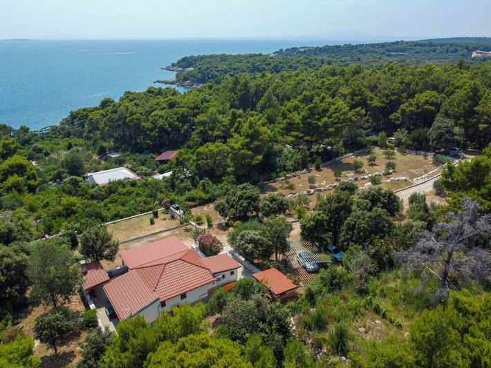 Ferienhaus für 5 Personen, mit Terrasse und Garten auf Rab - 2