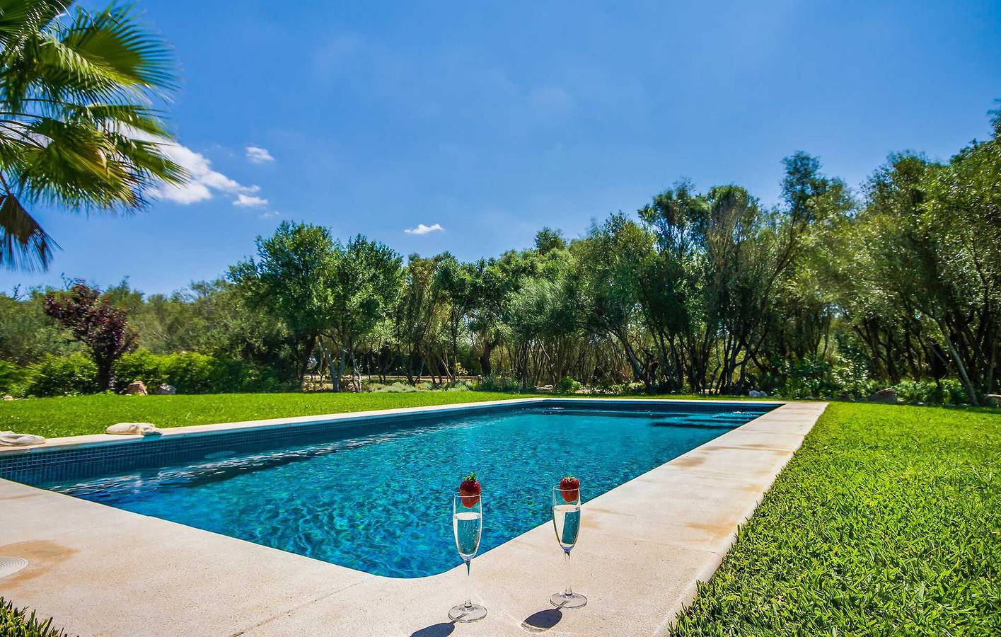 Modernes 2BR Apartment mit Pool, Küche & AC - 2.5km nach Llubí in Llubí, Mallorca Inselmitte