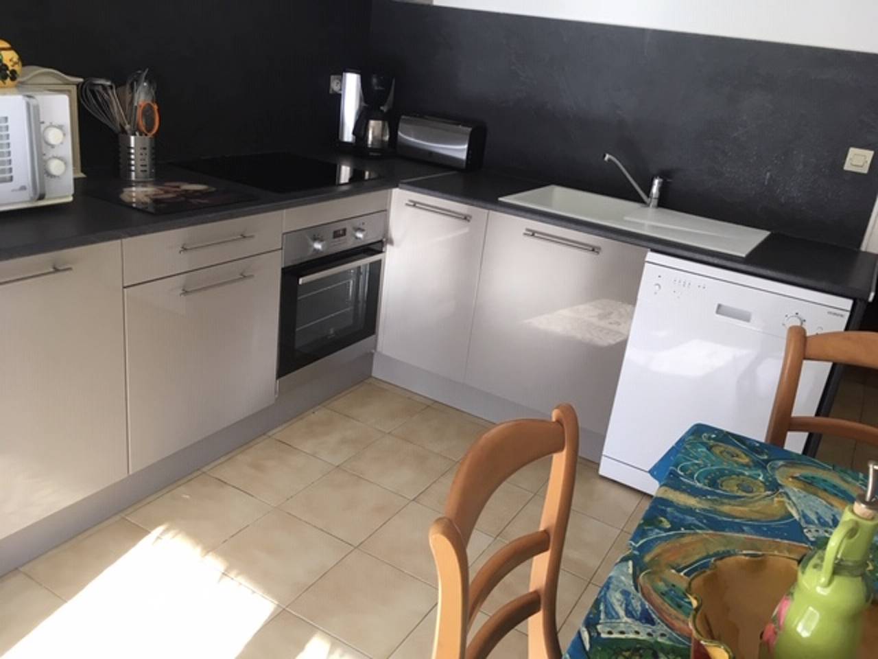 Villa avec jardin à Poussan avec piscine privée ouverte toute l'année in Poussan, Côte d'Améthyste