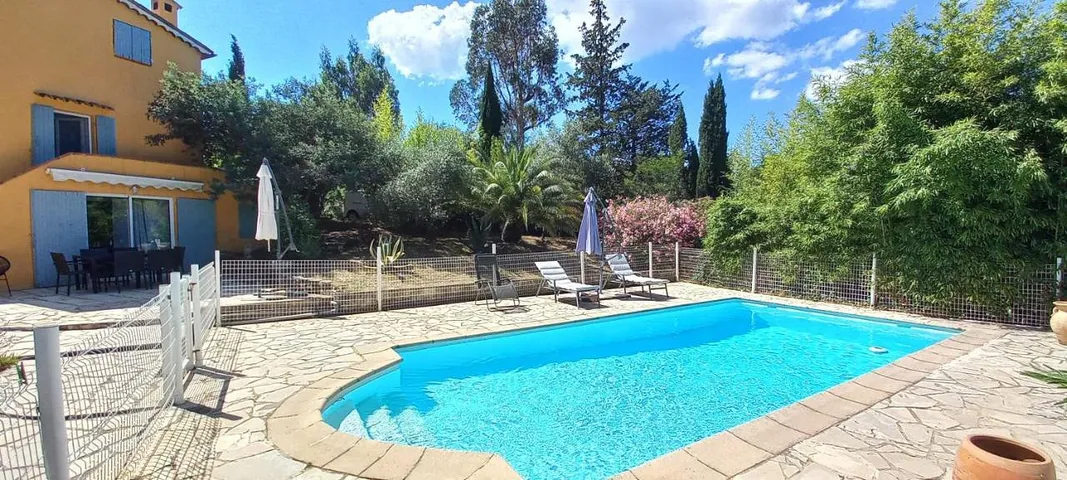 Casa de vacaciones para 6 personas, con vistas además de jardín y piscina - 1