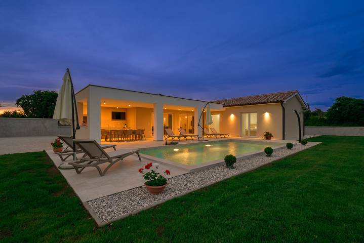 Villa für 8 Personen, mit Terrasse und Pool, mit Haustier in Istrien