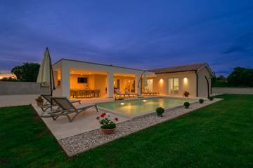 Villa für 8 Personen, mit Pool und Terrasse, mit Haustier in Istrien