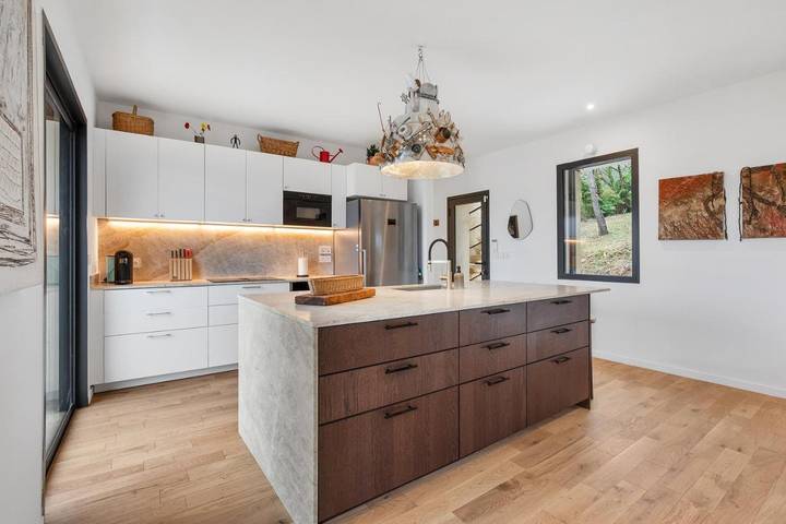 Location de vacances pour 8 personnes, avec vue sur le lac ainsi que jardin et terrasse à Liausson - 3