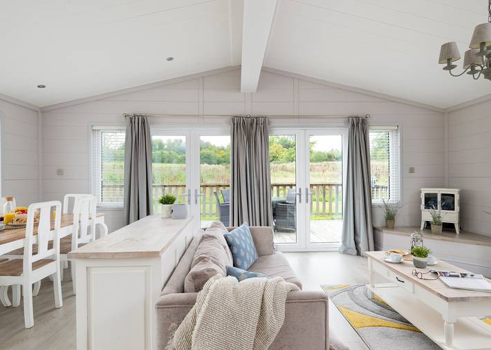 Elite Spa Lodge 2 (super kings) in Greenham, Berkshire