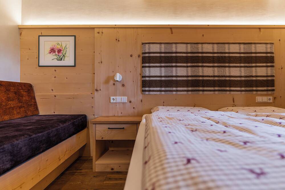 Appartamento intero, Ciasa Iachin · Charming Mountain Retreat with Private Sauna & Hot Tub in Longiaru, San Martino in Badia