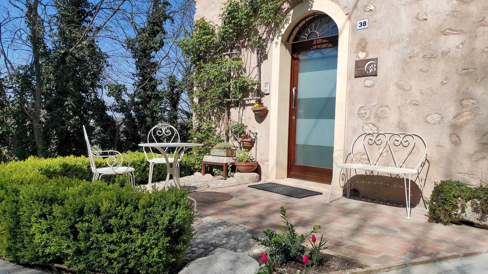 Ganze Wohnung, Ferienwohnung 'Green' mit Gemeinschaftsgarten, Wi-Fi und Klimaanlage in Monzambano, Mantua Provinz