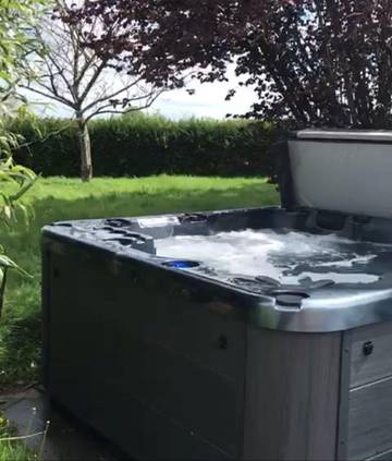 Gîte pour 2 personnes, avec jardin et vue, animaux acceptés dans Plan D Eau De La Cantache