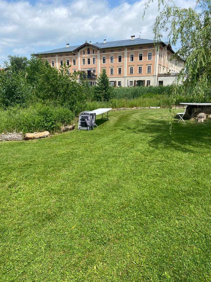 Ferienwohnung für 3 Personen, mit Ausblick und Garten sowie Seeblick in Obing