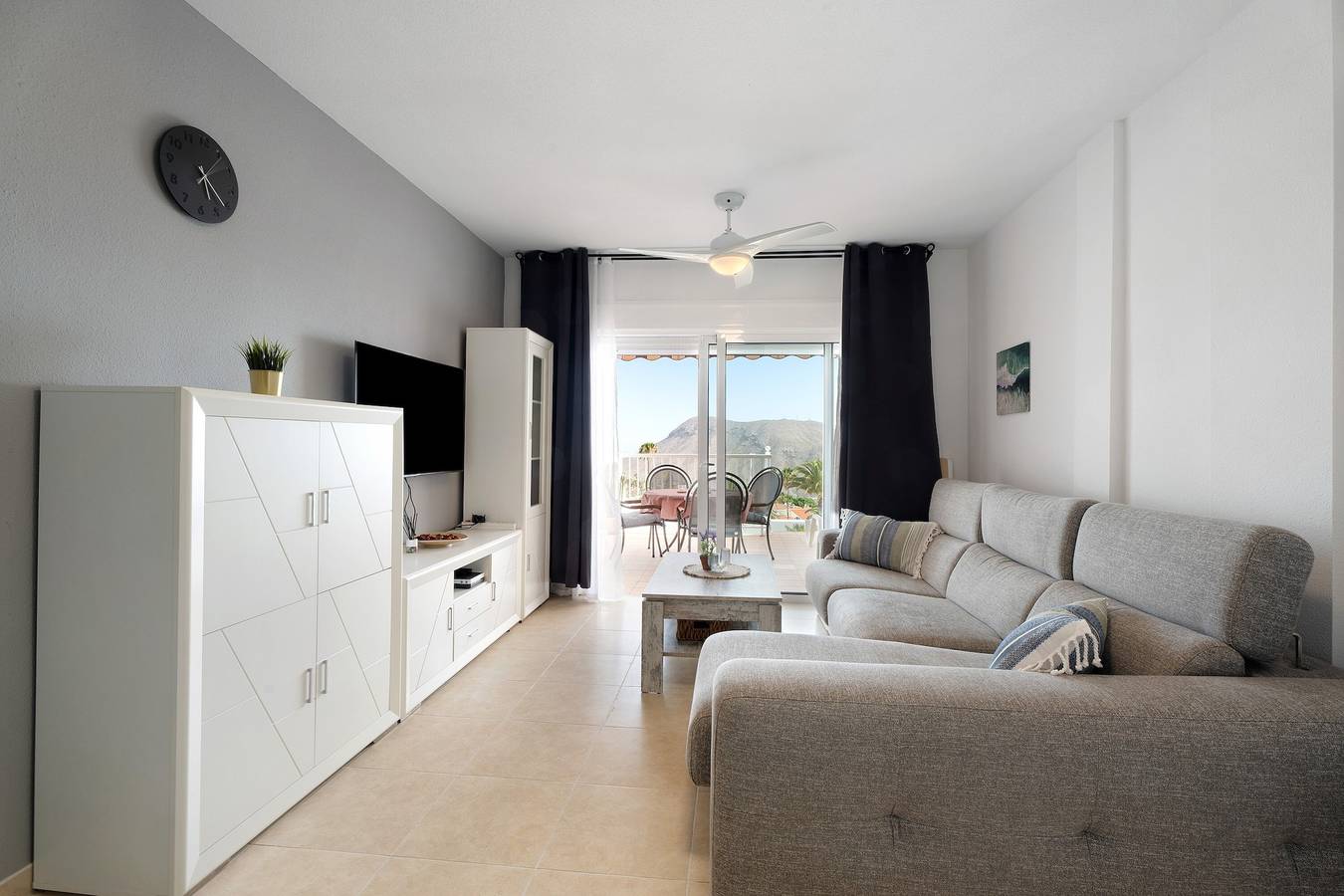 Apartamento entero, Apartamento de vacaciones 'Isabel Vista Sur' con vistas al mar, piscina compartida y Wi-Fi in Chayofa, Arona 