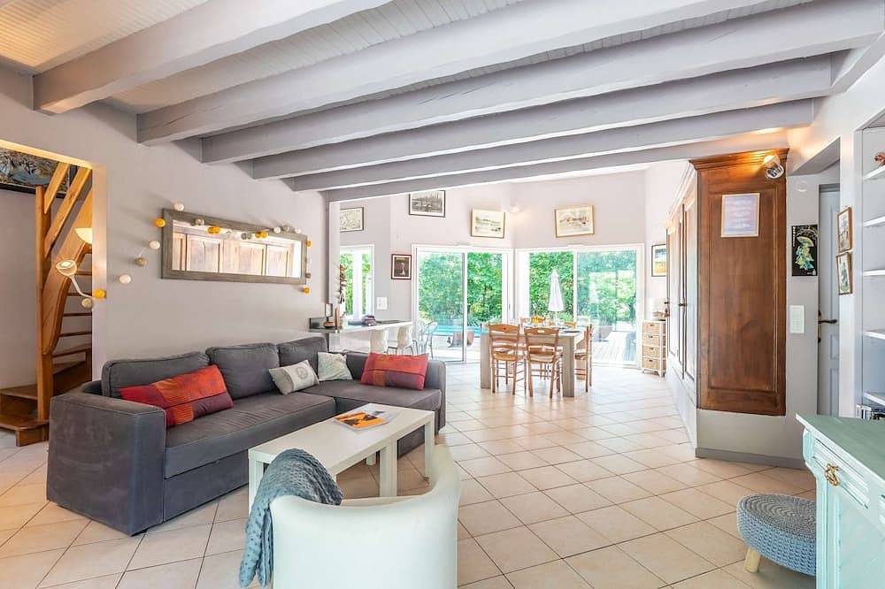 Villa Avec Piscine Chauffée au Calme in Taller (desambiguación), Region de Dax