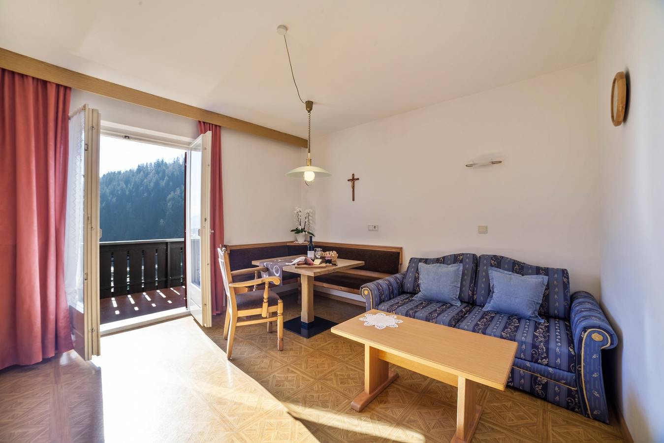 Ganze Wohnung, Ferienwohnung 'Residenz Pichler 3' mit Bergblick, Balkonen & Wlan in Stubaier Alpen, St. Leonhard in Passeier