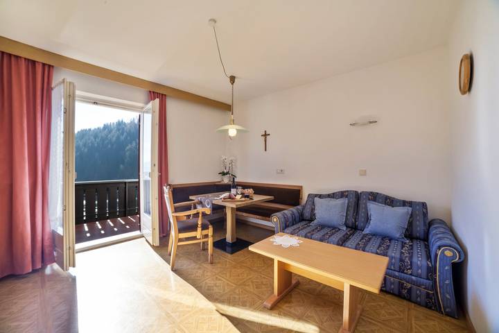 Ganze Wohnung, Ferienwohnung 'Residenz Pichler 3' mit Bergblick, Balkonen & Wlan in Stubaier Alpen, St. Leonhard in Passeier