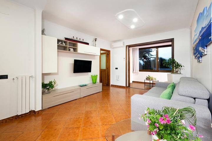 B&b per 5 persone, con piscina e giardino nonché panorama e terrazza a Sant'Agata sui Due Golfi