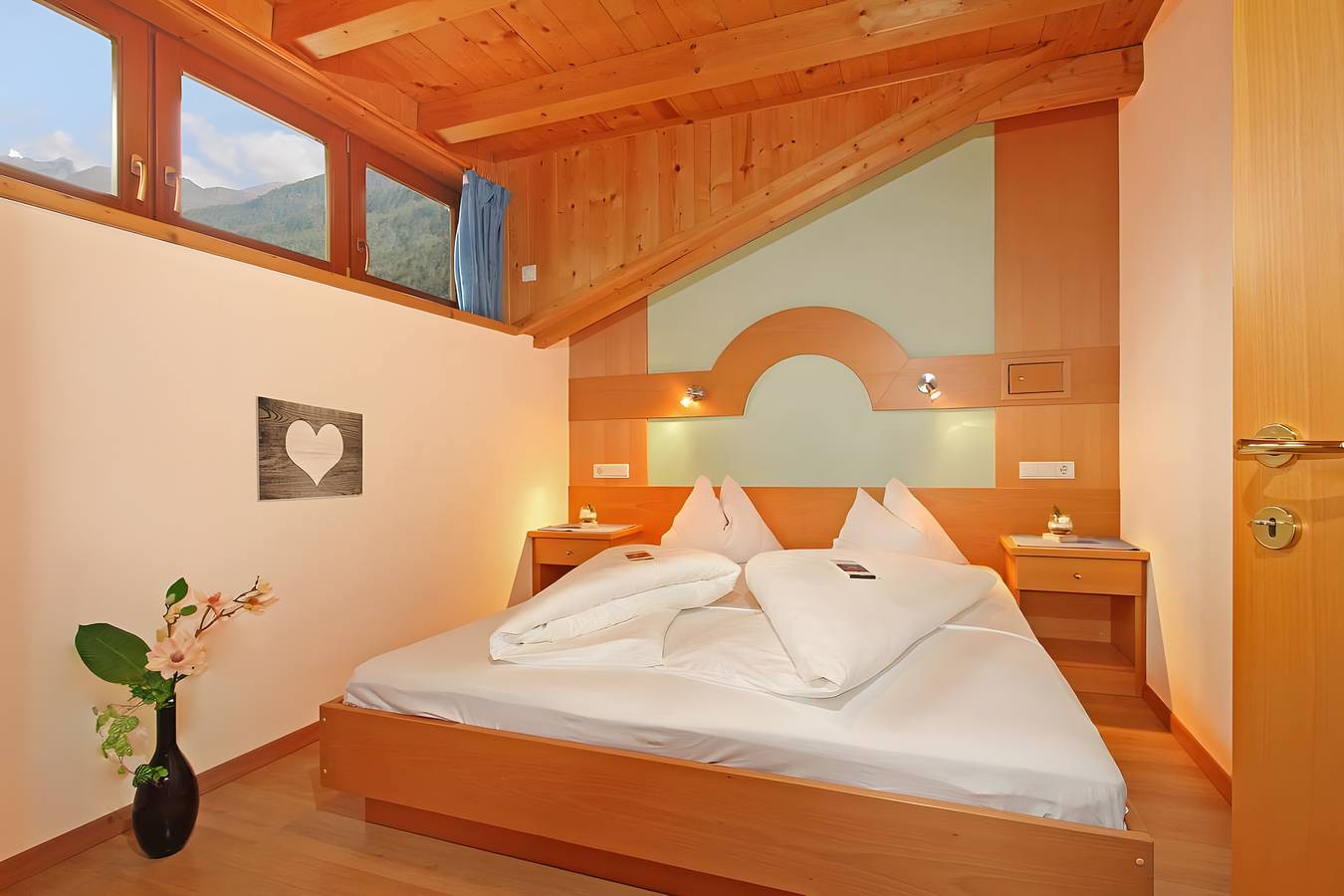 Ganze Wohnung, Apartment 'Obermairhof Morgentau' mit Bergblick, gemeinsamer Terrasse und Wlan in San Giacomo, Ahrntal