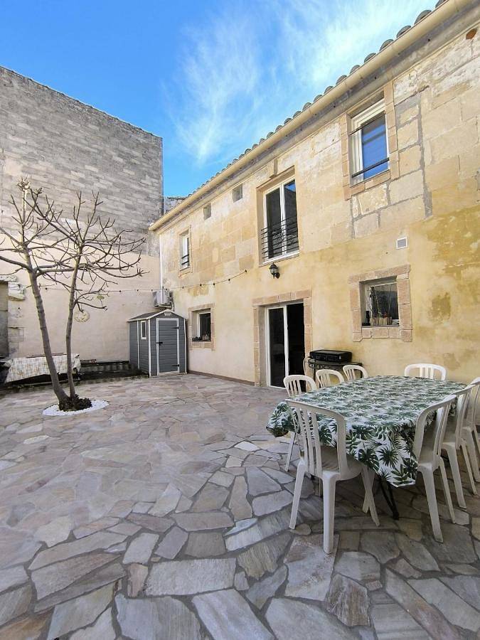Location de vacances pour 13 personnes, avec Terrasse à Redessan