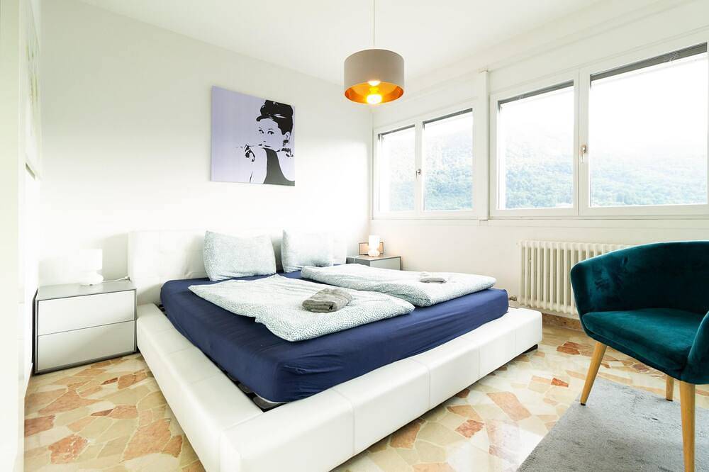 Ganze Wohnung, [Apartment Design] Terrace with breathtaking lake view in Caslano, Luganersee