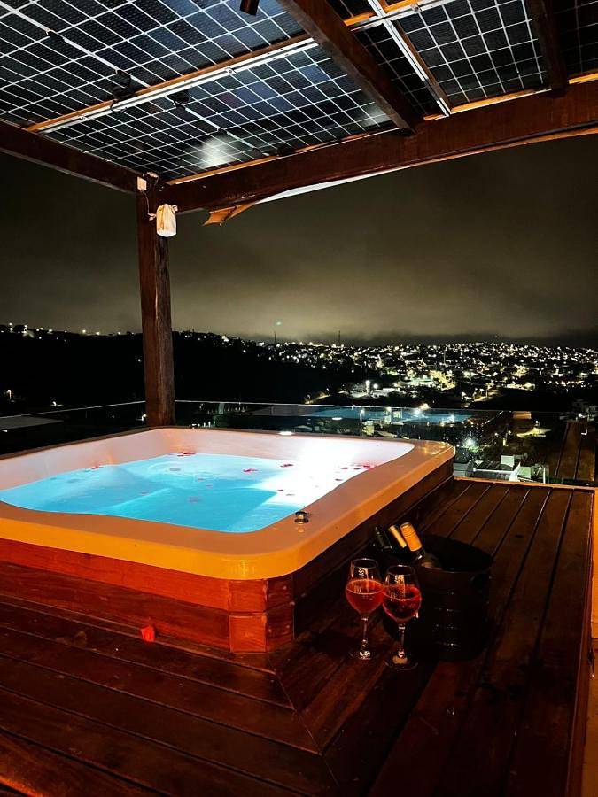 Casas e apartamentos de temporada para 6 pessoas, com jardim e jacuzzi em Gravatá
