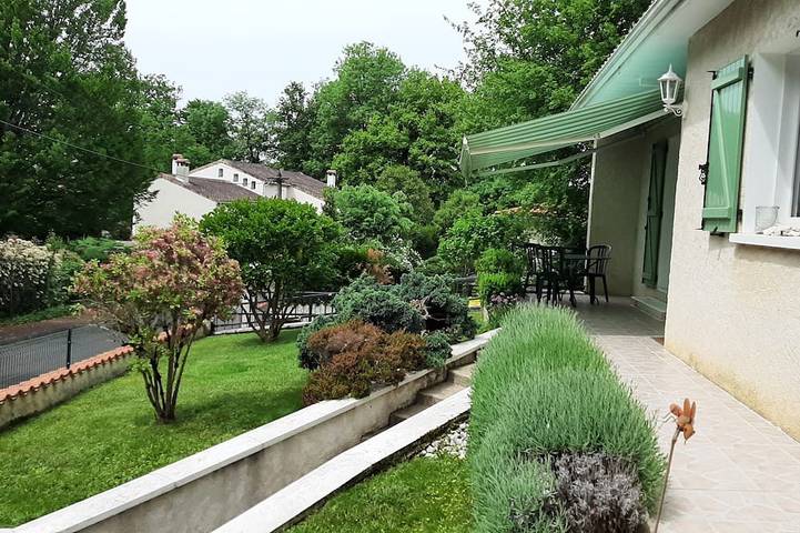 Location de vacances pour 6 personnes, avec jacuzzi à Linars (Charente)