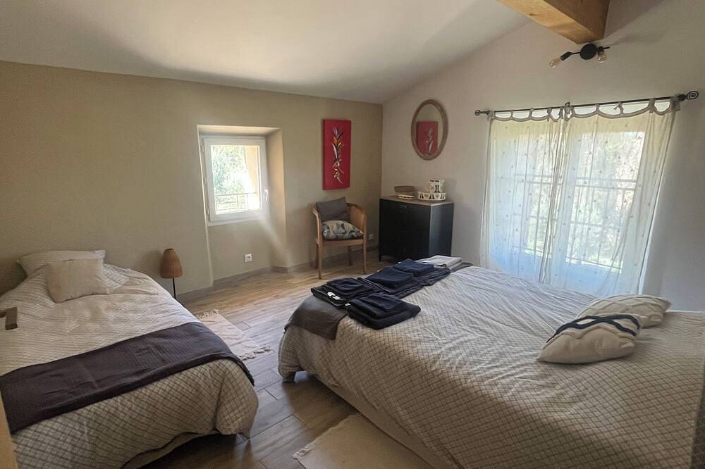 Country house in the heart of vineyards and olive groves in Le Thoronet, Draguignan region