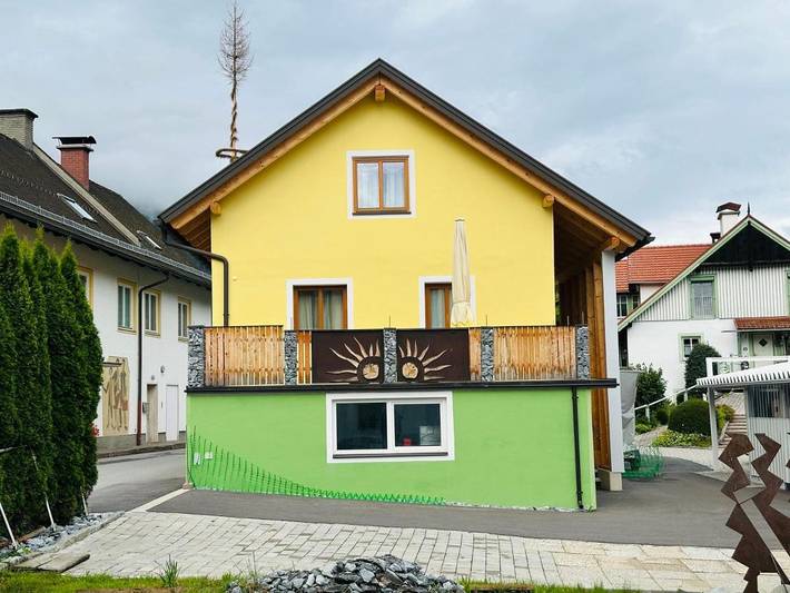 Ferienhaus für 6 Personen, mit Balkon und Terrasse sowie Garten