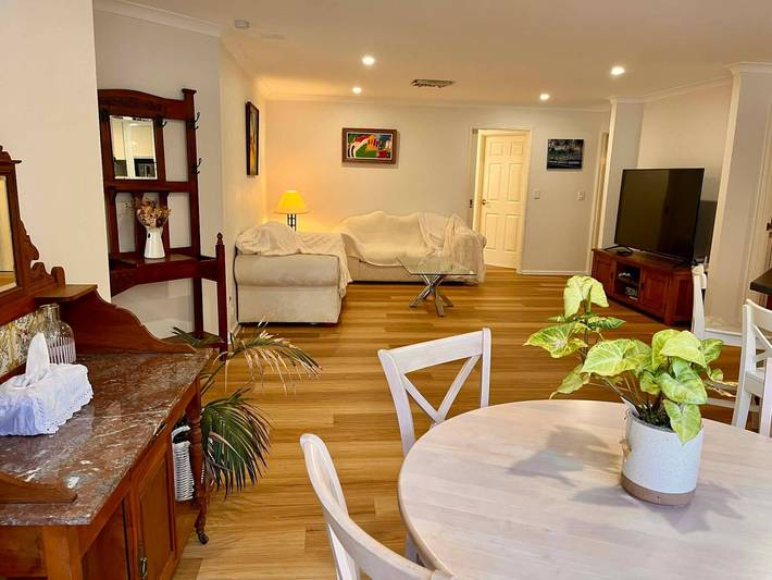 Holiday home for 6 people, with view and garden in Western Australia