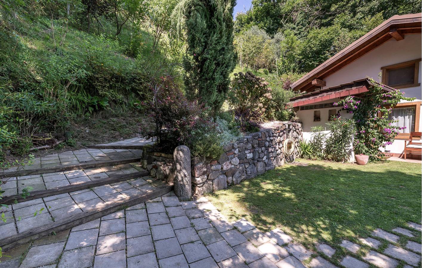 Escapada junto al lago con hoguera in Bagolino, Montañas Garda