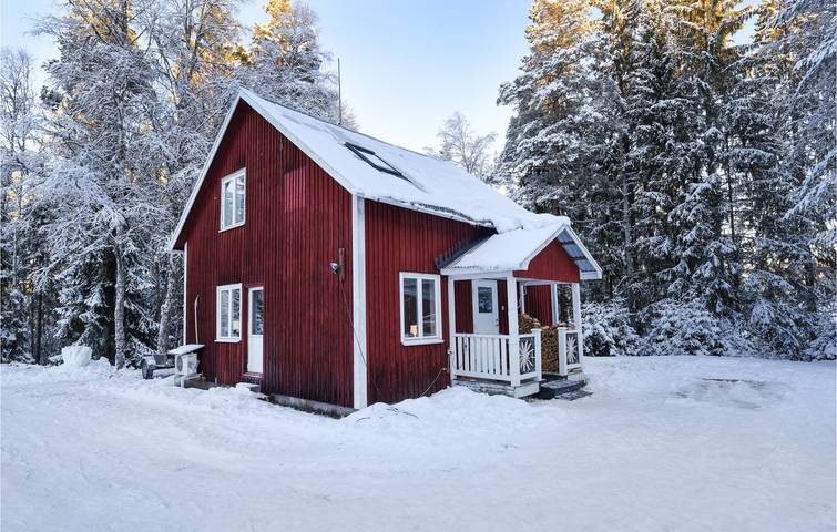 Hus för 8 Personer med trädgård in Värmland