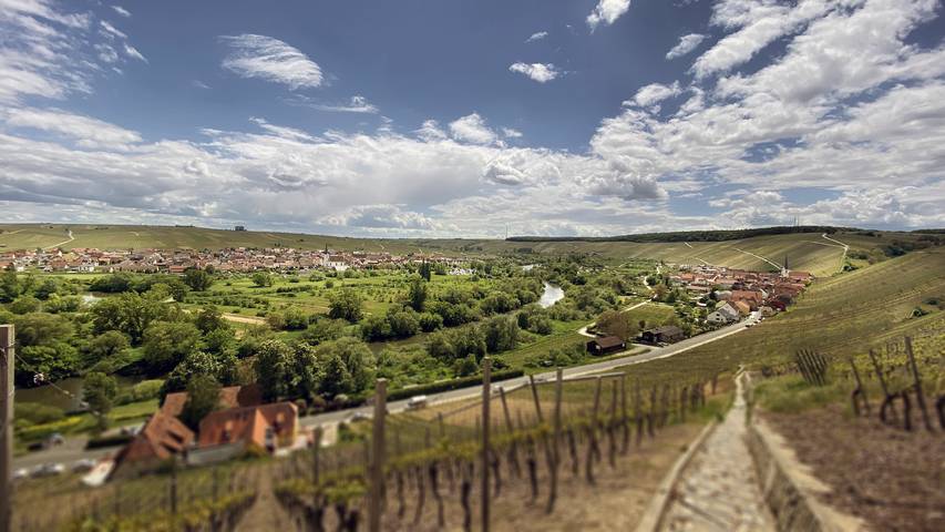 Ferienwohnung für 4 Personen, mit Balkon/Terrasse und Balkon sowie Terrasse und Garten in Nordheim am Main