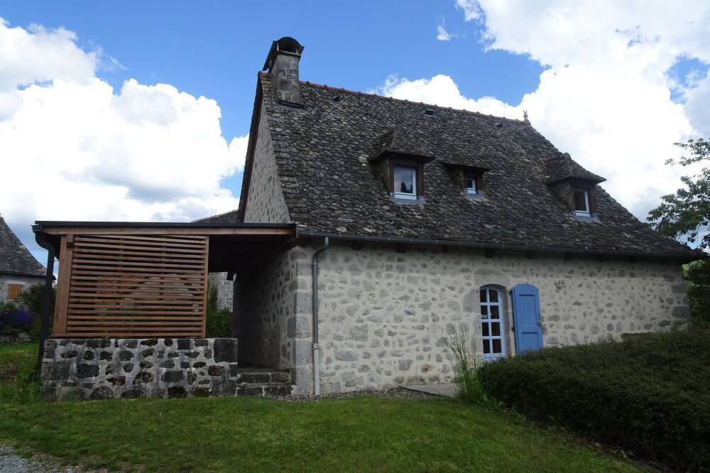 Maison Traditionnelle en Haute Auvergne in Junhac, Région d'Aurillac