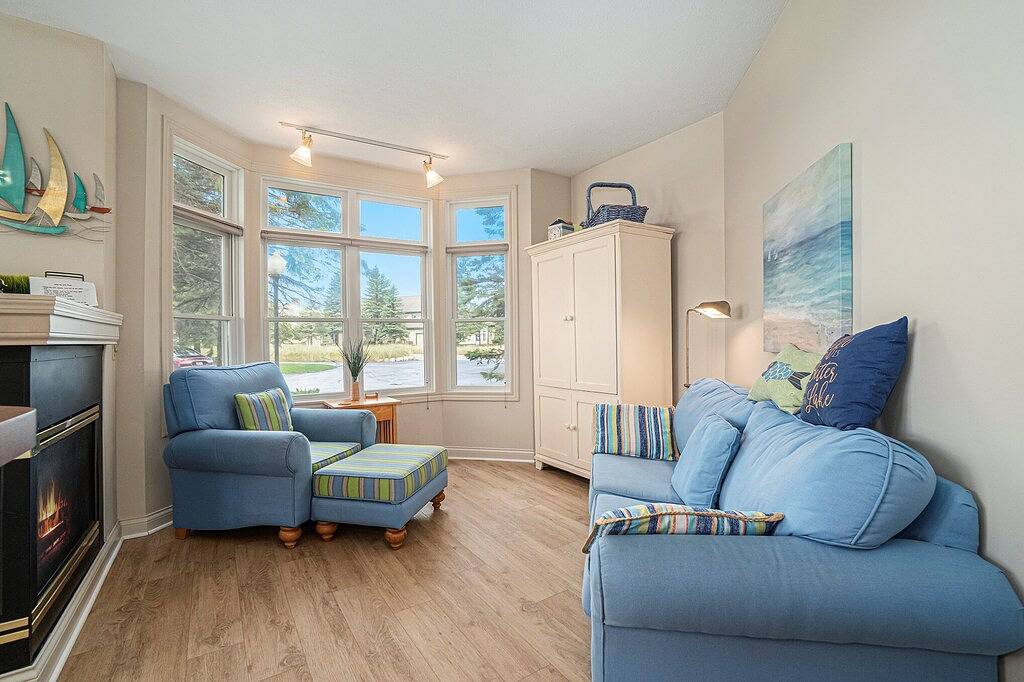 Ganze Wohnung, First Floor Condo at Water's Edge in Manistee, Manistee County