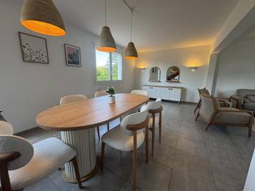 Location de vacances pour 8 personnes, avec terrasse et jardin à Ruaudin