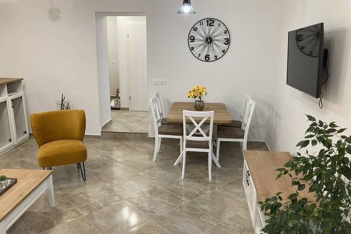 Ferienhaus für 6 Personen, mit Terrasse und Whirlpool in Barban