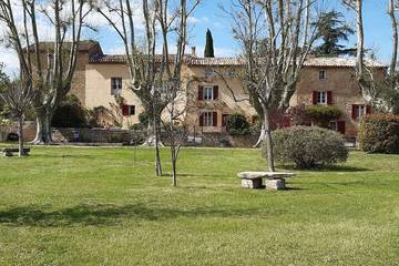 Gîte pour 4 personnes, avec piscine et jardin à Flassans-sur-Issole