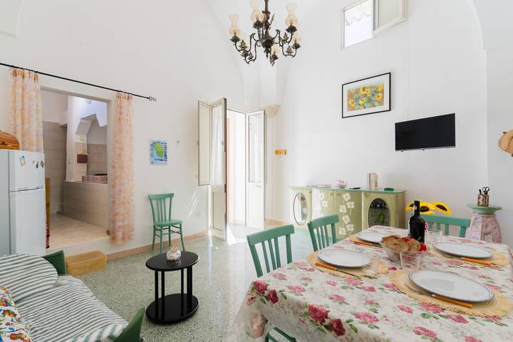 Entire apartment, Apartment 'Casa Nadia B7' with Private Terrace, Wi-Fi, and Air Conditioning in Botrugno, Lecce Province