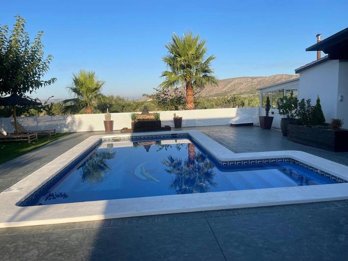 Location de vacances pour 8 personnes, avec piscine et vue ainsi que terrasse et jardin à Villena - 2