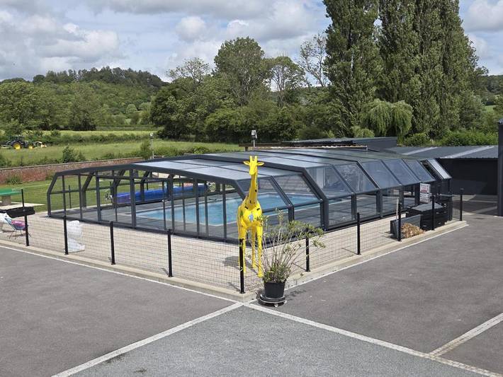 Location de vacances pour 4 personnes, avec Balcon et Terrasse ainsi que Jardin et Piscine à Fresnicourt-le-Dolmen