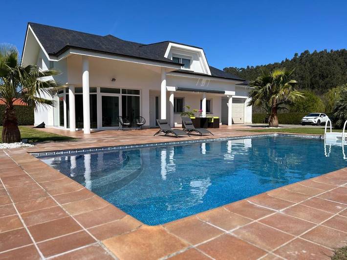 Chalet para 8 personas, con Terraza y Jardín además de Piscina y Vistas en Comarca de Santander - 4