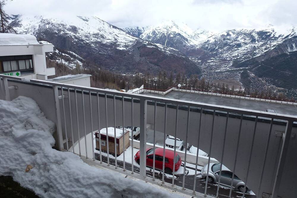 Ganze Wohnung, Coeur de Station mit großem Balkon in Puy-Saint-Vincent, Nationalpark Écrins