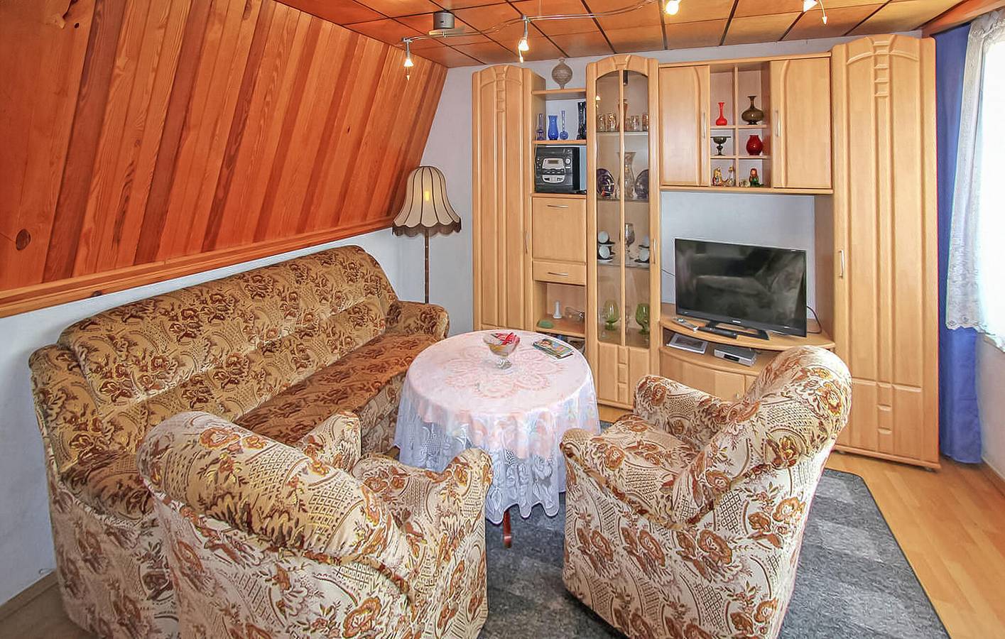 Rückzugsort am See: Gemütliches Apartment mit Terrasse und Parkplatz in Zettemin, Müritz