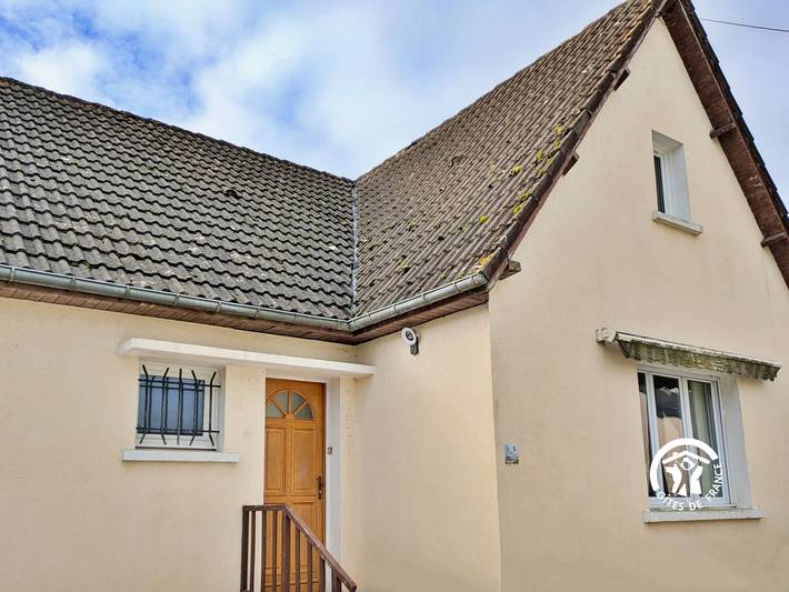 Gîte pour 5 personnes, avec jardin dans Sainte-Suzanne-et-Chammes - 4