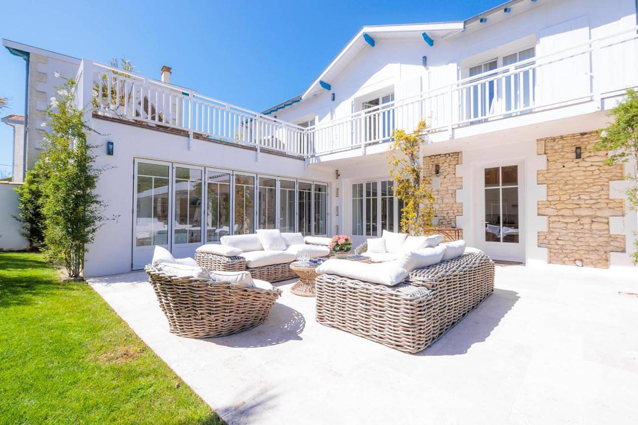 Villa Les Peupliers avec piscine privée et sauna in Royan, Côte de Beauté