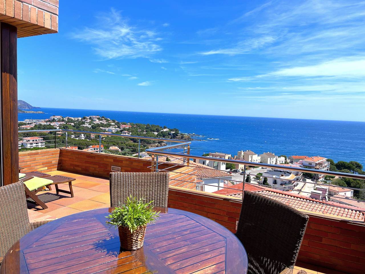 Entire apartment, Apartment 'Great Sea Views-pool Private' with Sea View, Wi-Fi and Air Conditioning in Llanca, Upper Empordà