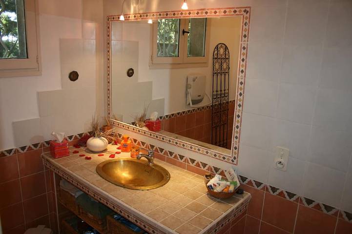 Location de vacances pour 6 personnes, avec terrasse et jardin, animaux acceptés à Rochefort-du-Gard - 3