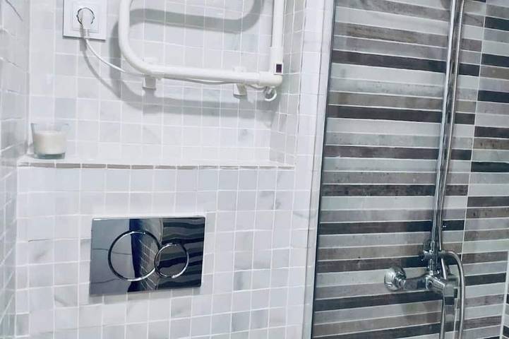 Appartamento intero, Historic Madrid Center, Cozy 2-bedroom w Lift, Kitchen, AC, Ez Self Check In! in Centro (Madrid), Madrid