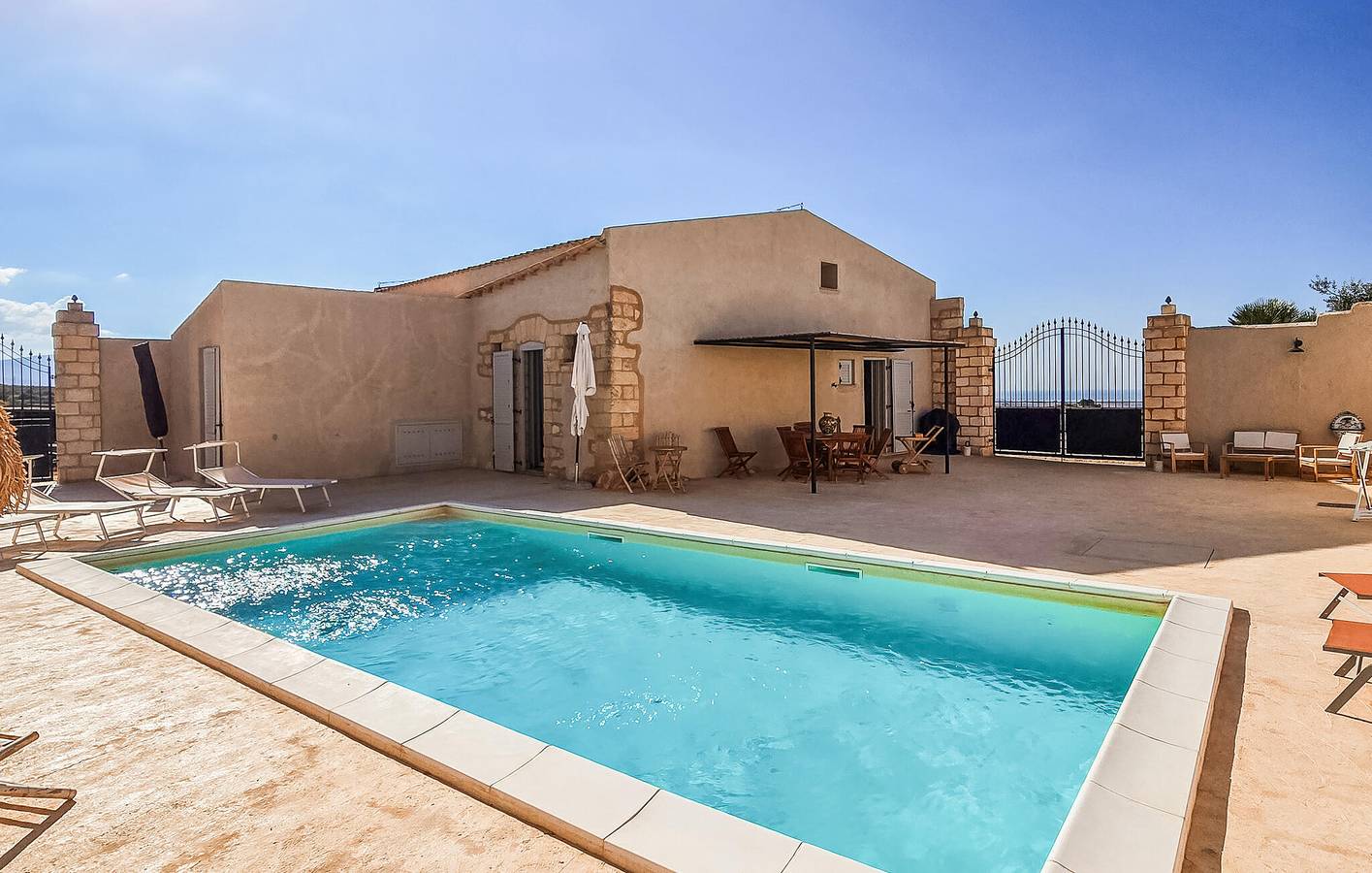 Apartamento con vistas al mar, piscina y aparcamiento en Menfi in Menfi, Provincia de Agrigento