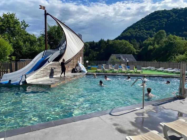 Camping pour 4 personnes, avec Piscine